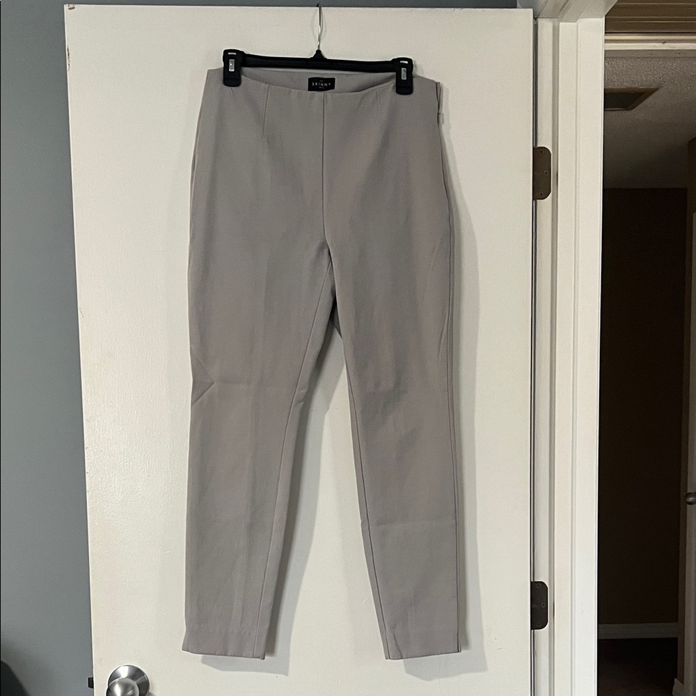 Stylish Gray Women's Cropped Pants